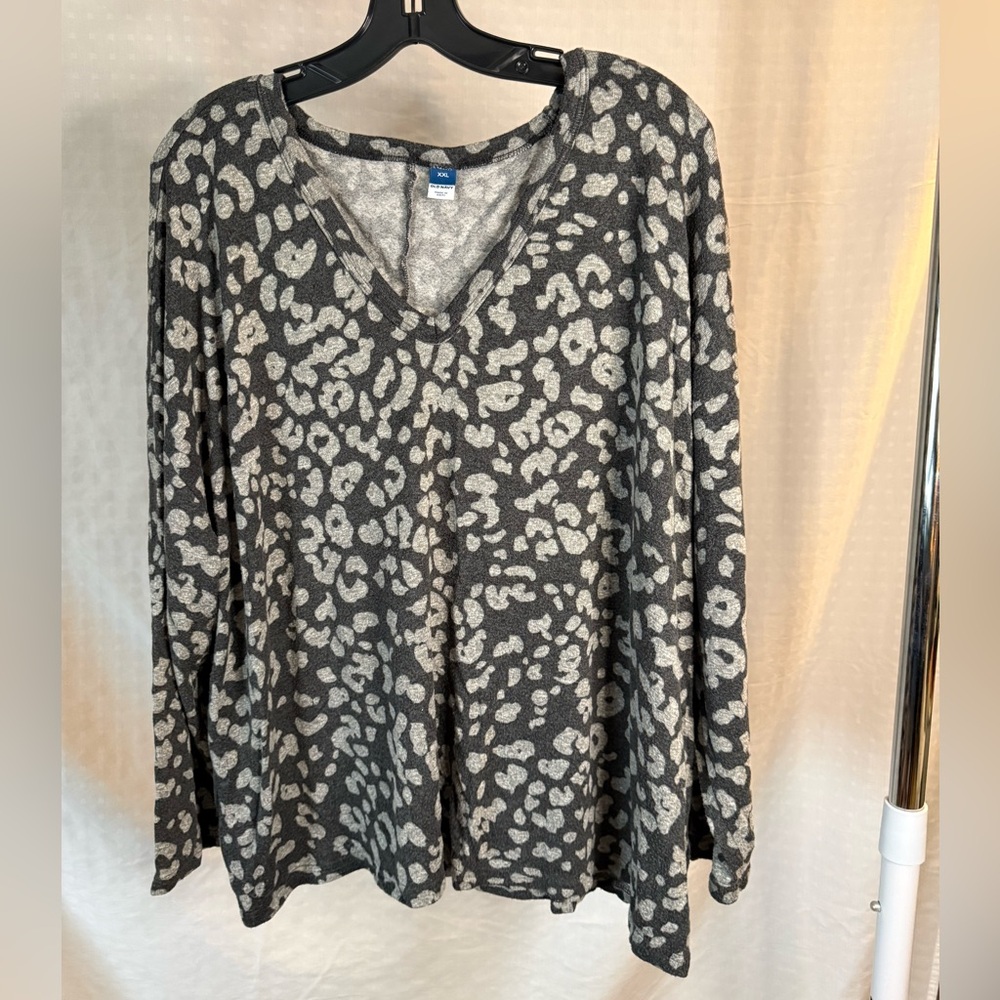 Old Navy Black and White Animal Print Long Sleeve Top